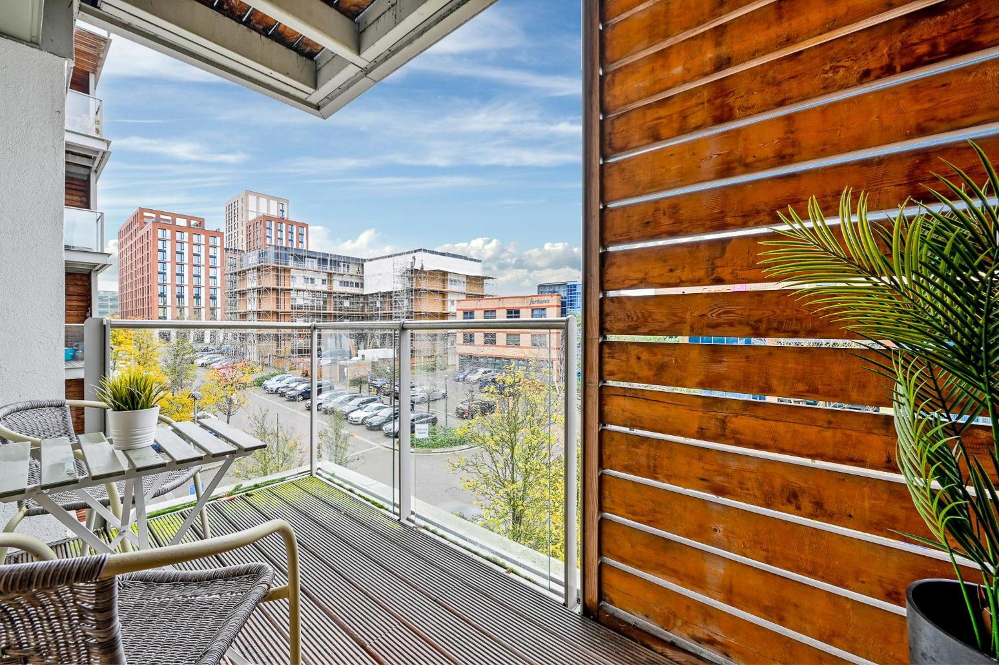 The Vizion Serviced Apartments From Pincott Properties - Free Parking, Private Balcony, And Wifi Milton Keynes Ngoại thất bức ảnh